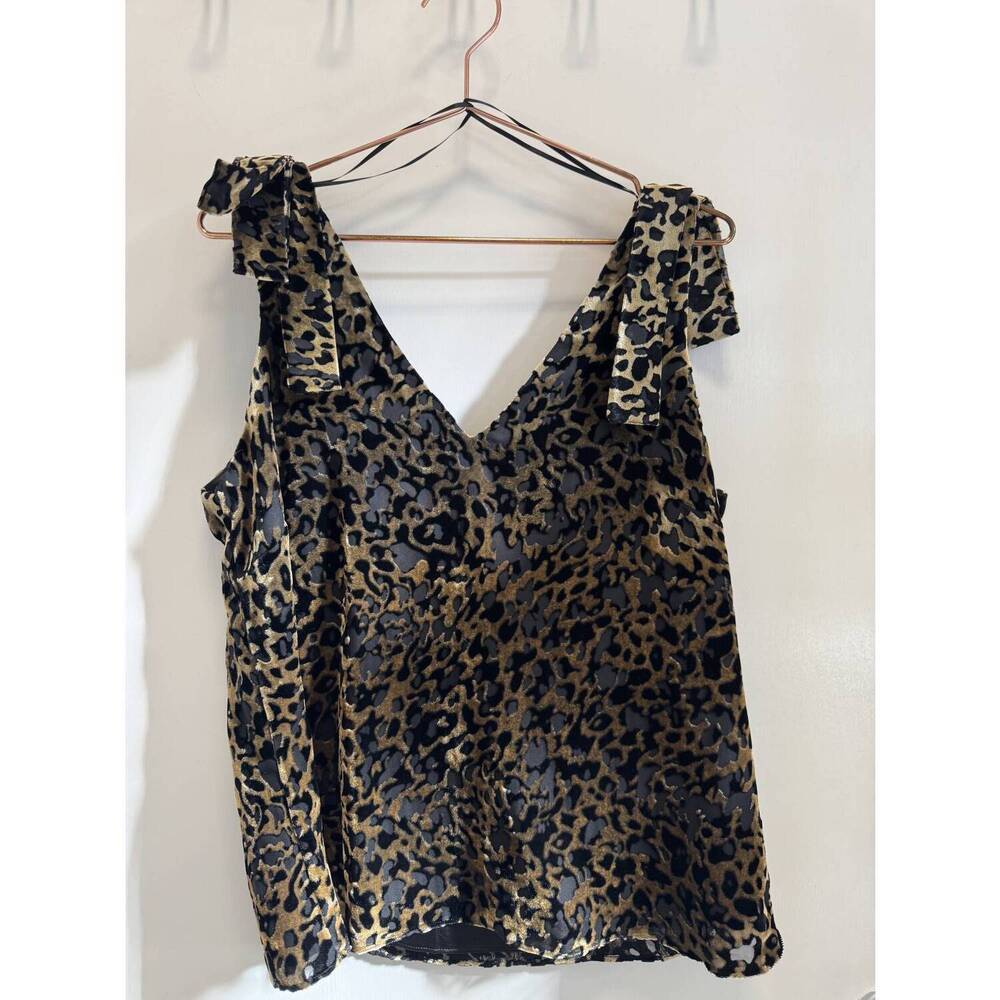 NEW ADELYN RAE women's darius bow tie burnout top in leopard